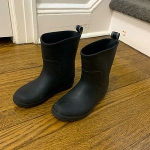 Totes little kids rain boots.Gently worn, great condition, no flaws.